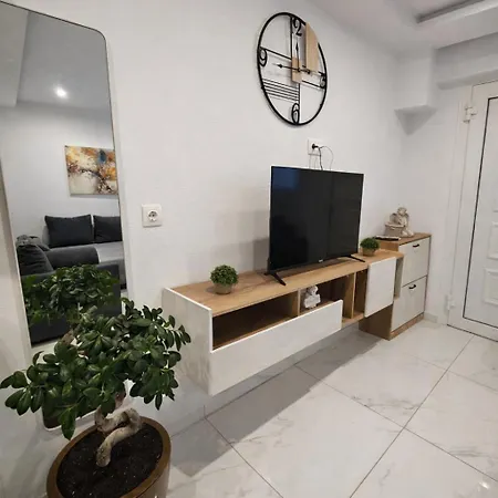 Bas Garden Apartment *